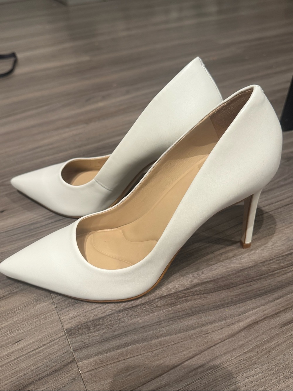 Gianna Bini White Pointed-Toe Stiletto Pumps